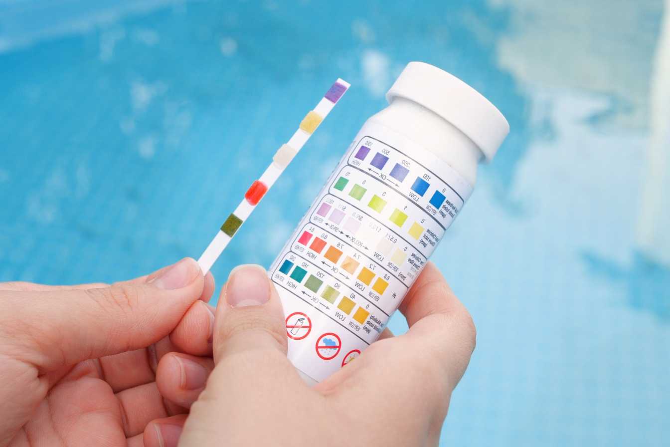 augmenter-le-ph-de-sa-piscine-guide-complet-pour-corriger-l-eau-acide-2