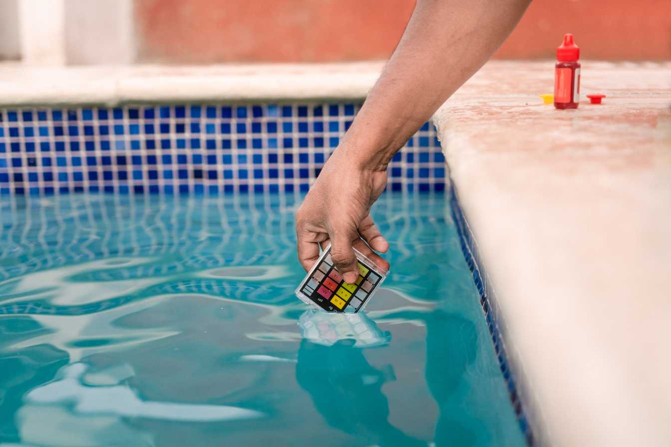 augmenter-le-ph-de-sa-piscine-guide-complet-pour-corriger-l-eau-acide-3